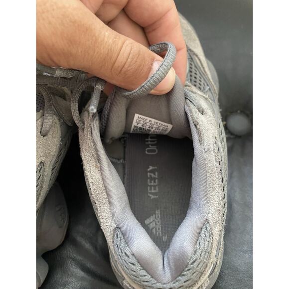 Athletic_Shoes